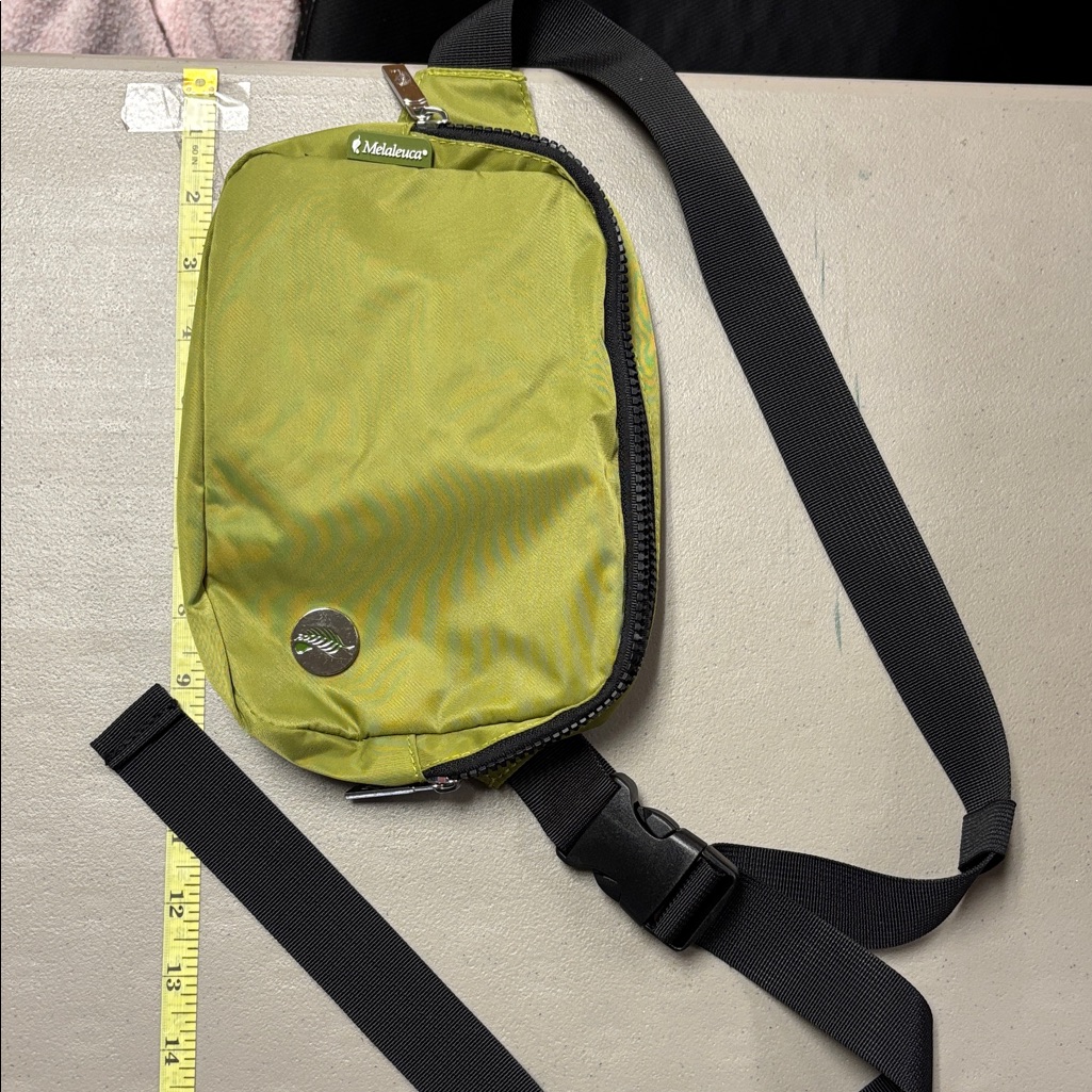 Melaleuca Brand New Fanny Pack Or Cross Body Beautiful Melaleuca Brand New Fanny Pack Or Cross Body Beautiful